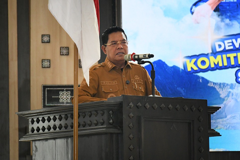 Bupati Lotim Haerul Warisin saat memberikan arahan pada saya pelantikan pengurus KNPI Lotim