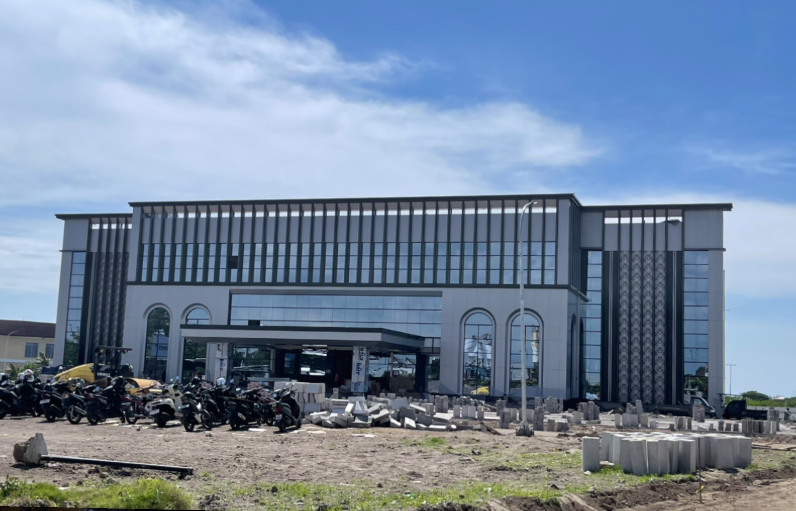 Tampak dari luar bangunan Kantor Wali Kota Mataram yang baru yang berada di kawasan Jempong, Kota Mataram.