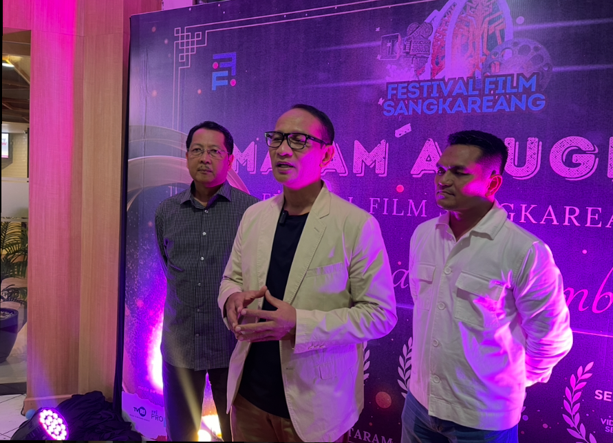 Wali Kota Mataram Mohan Roliskana memberikan pernyataan media didampingi Sekda Lalu Alwan Basri dan Kepala Dispar Cahya Samudra.