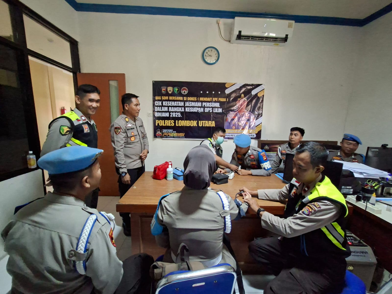 LANGKAH PERSIAPAN: Personel Polres KLU menjalani pemeriksaan menjelang Operasi Lilin Rinjani 2025