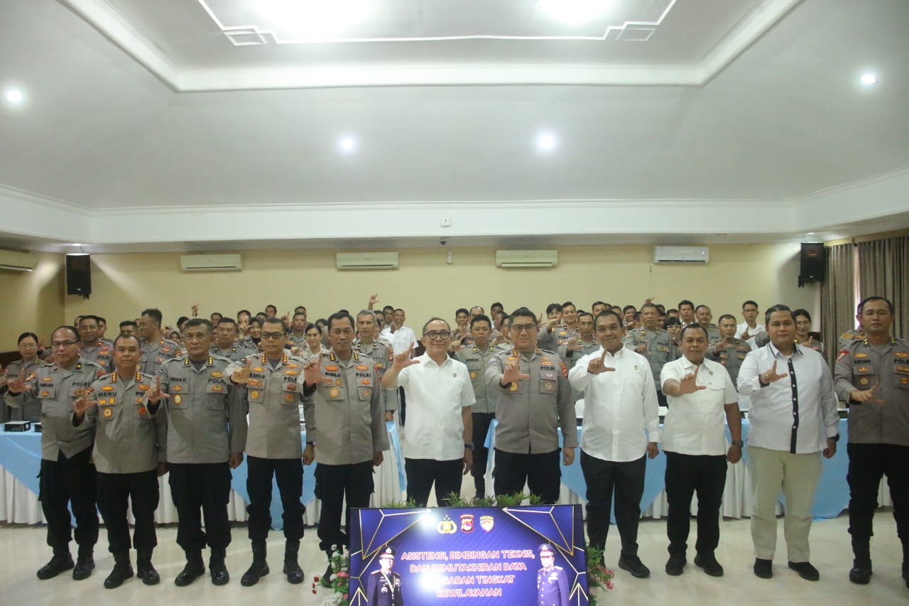Asistensi dan bimbingan teknis pemutakhiran data anggaran tingkat wilayah yang dilakukan Astamarena Kapolri di Polda NTB, Senin (15/12(.