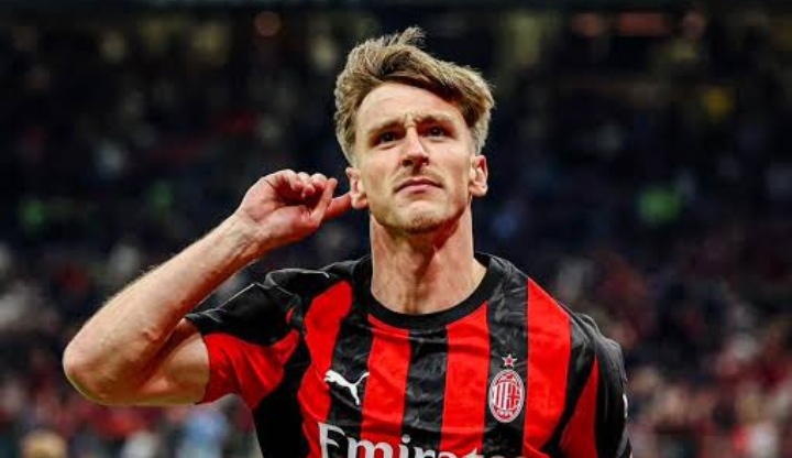 Alexis Saelemaekers, pemain AC Milan yang berposisi sebagai bek sayap kanan.