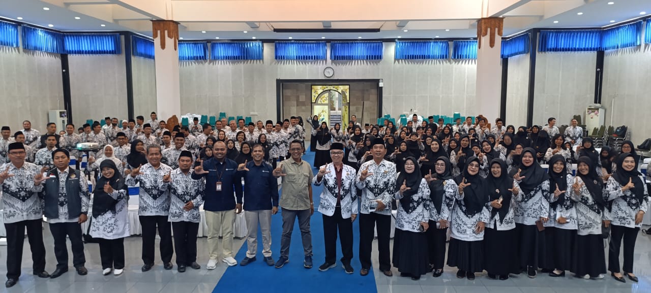 PGRI Lobar bersama BI menjadi mitra strategis dalam menanamkan pemahaman tentang Rupiah sejak dini melalui dunia pendidikan. BI gandeng PGRI Lombok Barat perkuat edukasi cinta rupiah di sekolah.