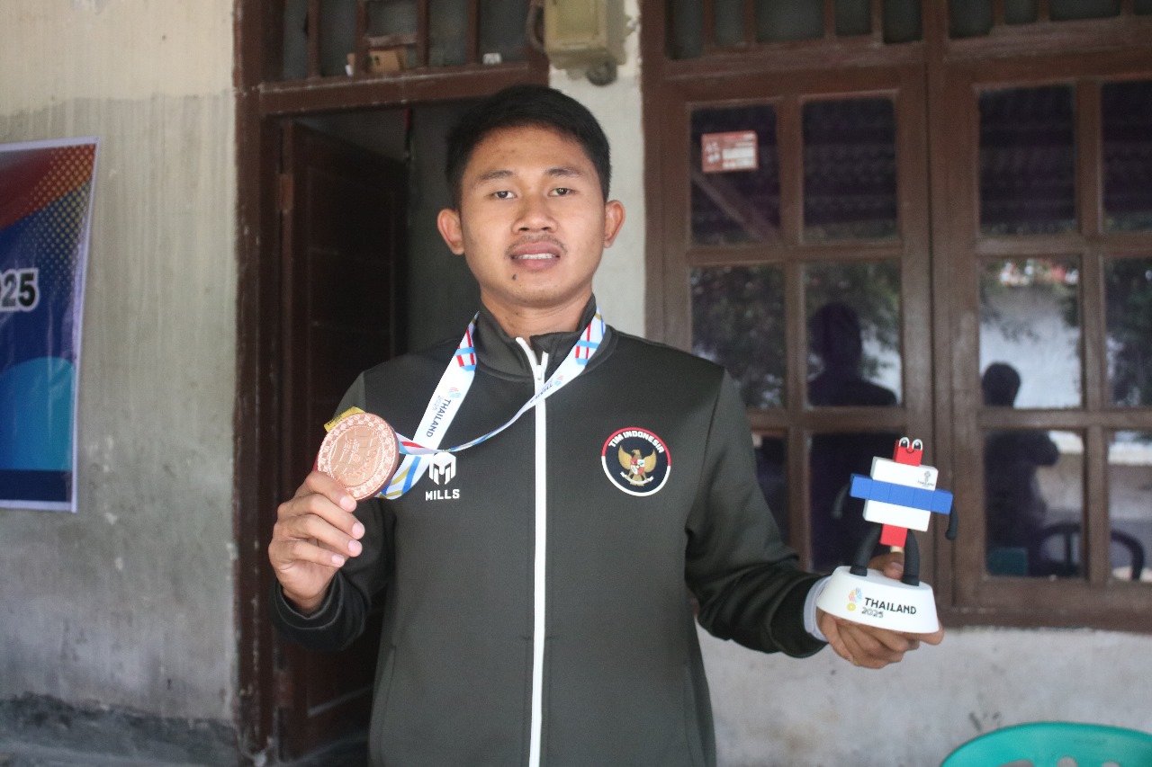 Atlet teqball NTB Muhammad Azwar berhasil mengharumkan nama Indonesia di SEA Games 2025 Thailand.