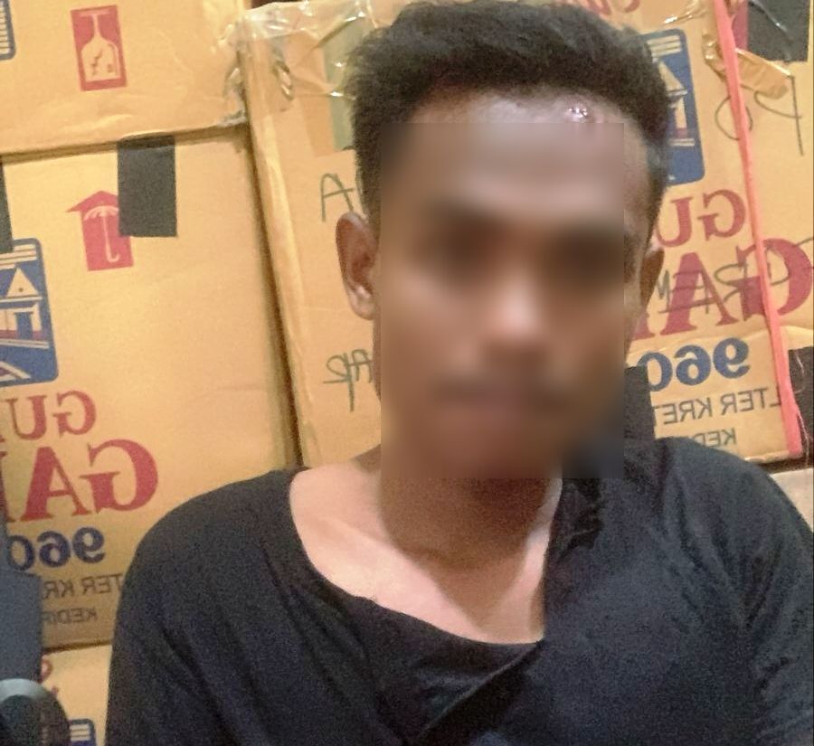 SAKIT HATI: Pelaku Arif nekat menghabisi i istrinya diduga karena cemburu.