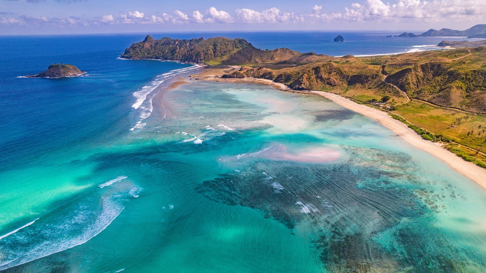 Pesona keindahan alam Sekotong, Lombok Barat, NTB yang menjadi incaran banyak investor.