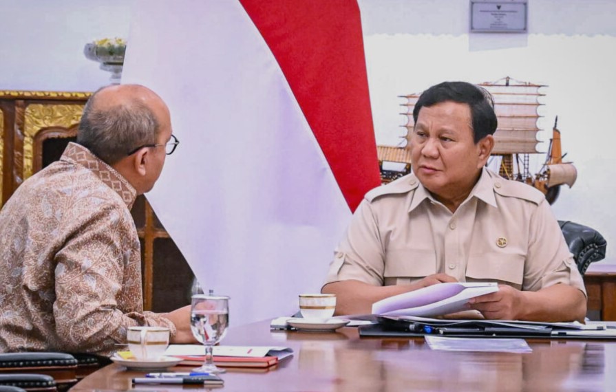 Presiden Prabowo Subianto menerima laporan perkembangan rencana pembangunan Kampung Haji Indonesia di Makkah dari Menteri Investasi/Kepala BKPM selaku Kepala Badan Pengelola Investasi (BPI) Danantara.