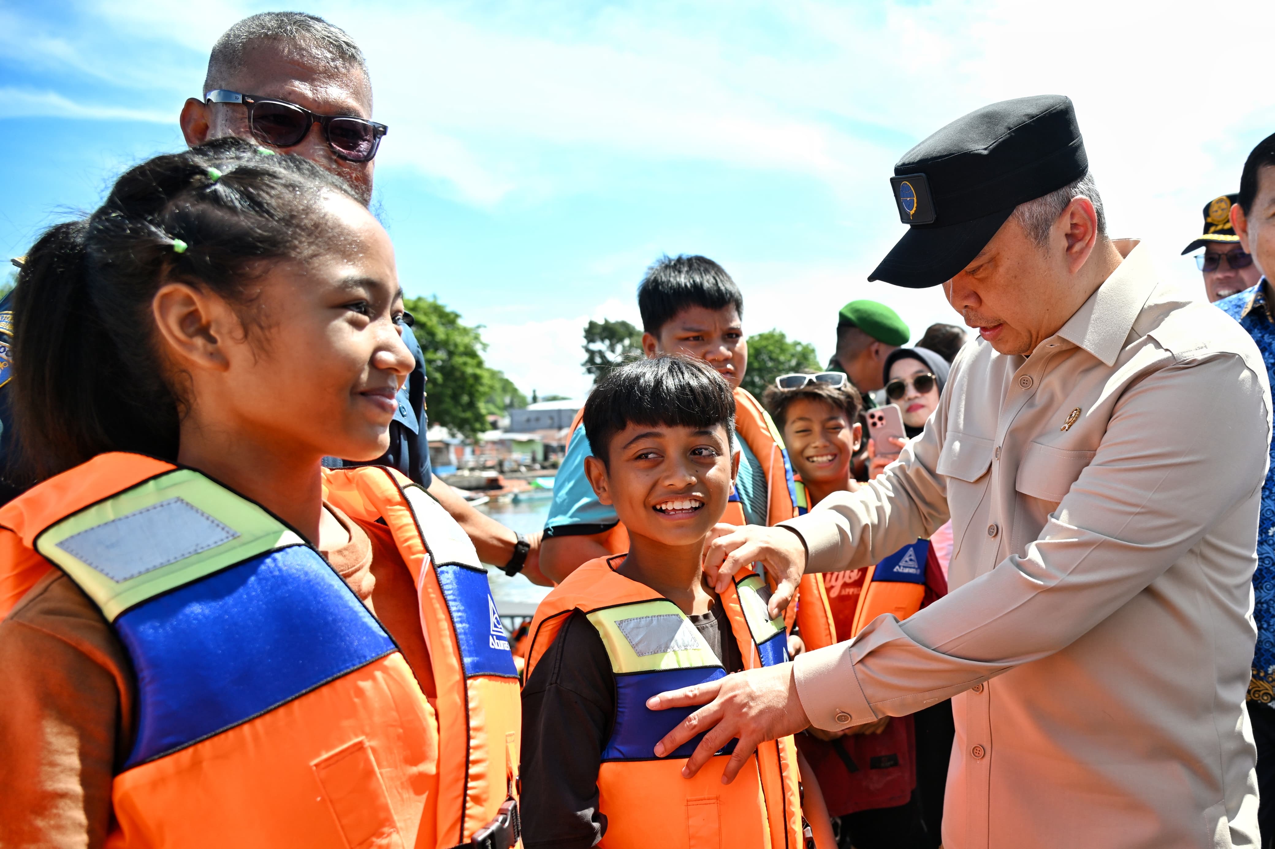 Menteri Perhubungan Dudy Purwagandhi memberikan peringatan keras terkait keselamatan transportasi laut di wilayah Sulawesi Utara dan Gorontalo. Mengingat tingginya aktivitas kapal wisata.
