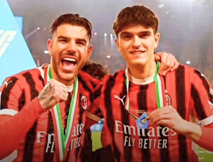 Theo Hernandez dan Davide Bartesaghi, mantan bek sayap kiri AC Milan dan bek sayap kiri muda klub yang mulai mendapat kepercayaan saat ini.