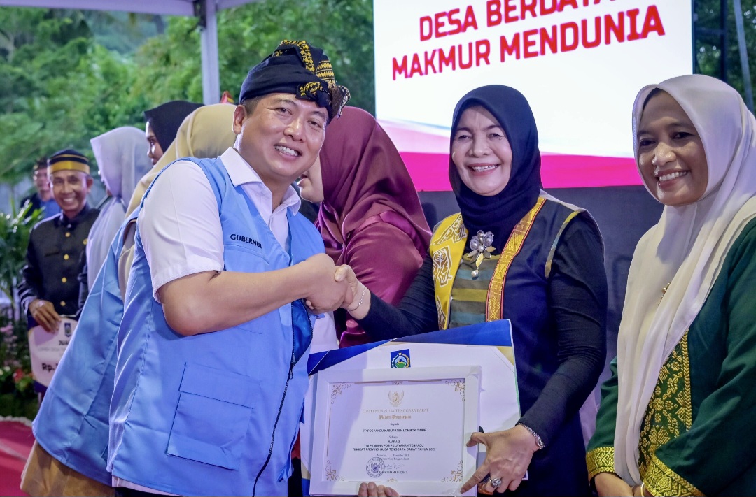 Gubernur NTB Lalu Muhamad Iqbal saat me-launching Program Desa Berdaya (PDB) di Desa Taman Ayu, Kecamatan Gerung, Lombok Barat, Selasa lalu (16/12).
