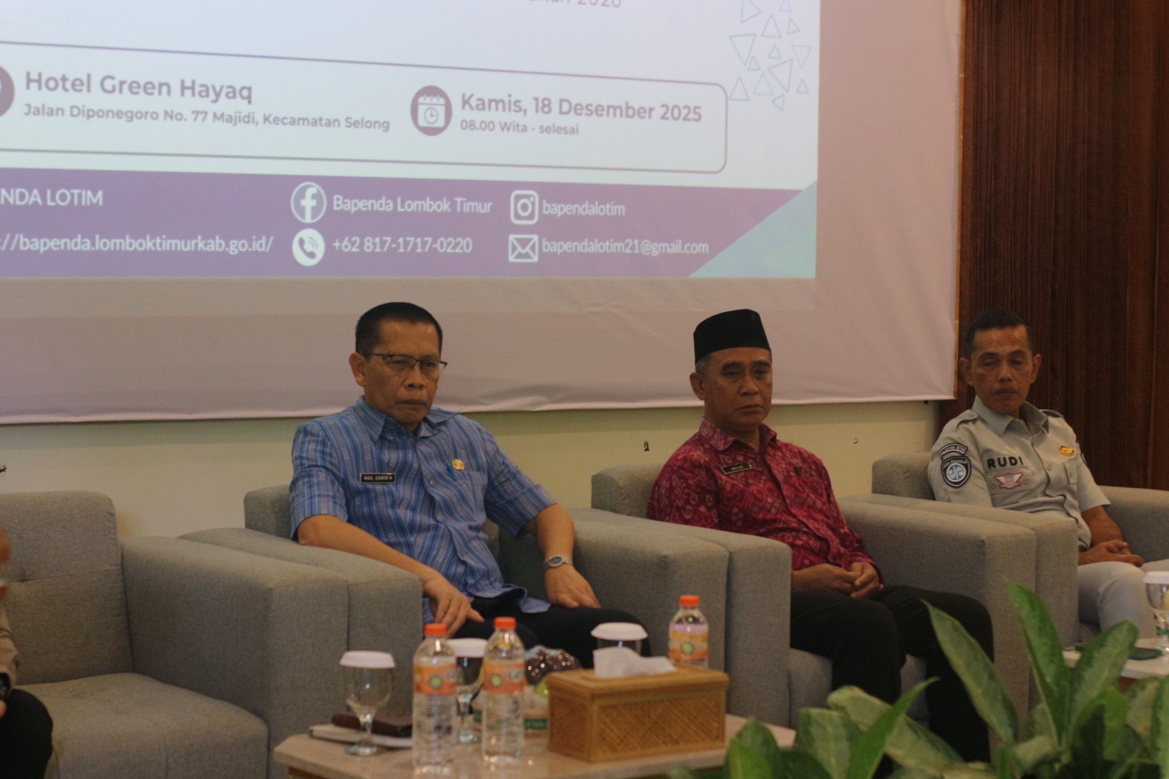 KEJAR TARGET: Wakil Bupati Moh Edwin Hadiwijaya saat membuka acara rakor Sinergitas Opsen Pajak Kendaraan Bermotor (PKB) dan Opsen Bea Balik Nama Kendaraan Bermotor (BBNKB), Kamis (18/13).