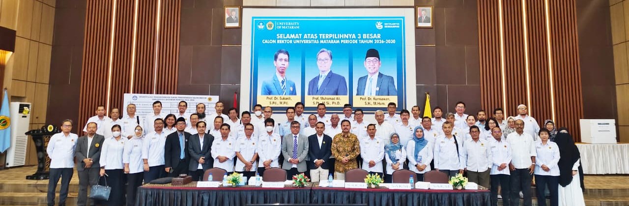 Para calon rektor,semat dan rektor Unram foto bersama usai pemilihan Rektor Unram periode 2026&ndash;2030 di Ruang Sidang Senat Rektorat Unram. Tiga besar calon Rektor Unram 2026&ndash;2030 dikirim ke Menteri.