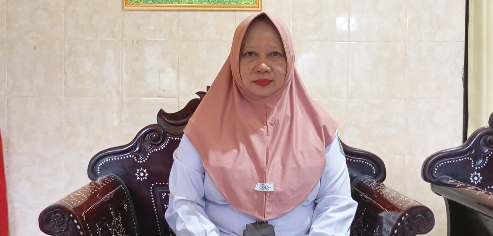 Kepala SMPN 15 Mataram Sri Wahyu Indriani
