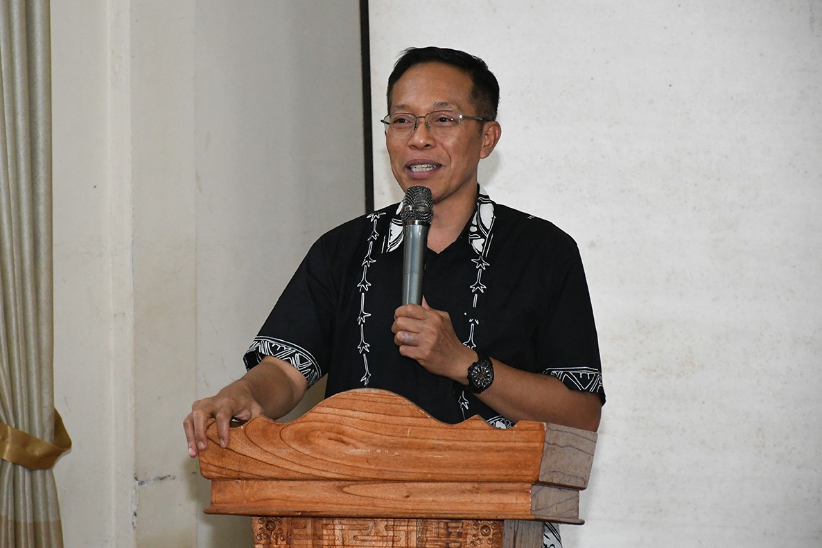 Sekda Lotim M Juaini Taofik saat membuka kegiatan kelas kewirausahaan yang diselenggarakan Ikatan Mahasiswa Masbagik.