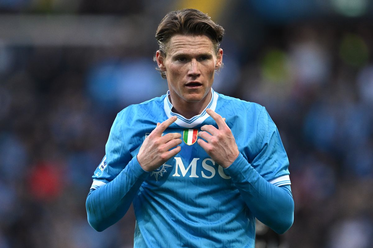 McTominay bantah mitos pemain sukses setelah pergi dari MU. Ia menilai sorotan dan ekspektasi besar bikin performa di MU terlihat buruk.