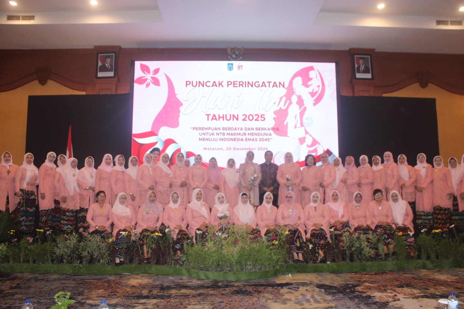 Gubernur NTB Lalu Muhamad Iqbal, Wagub NTB Indah Dhamayanti Putri dan tamu kehormatan usai kegiatan.