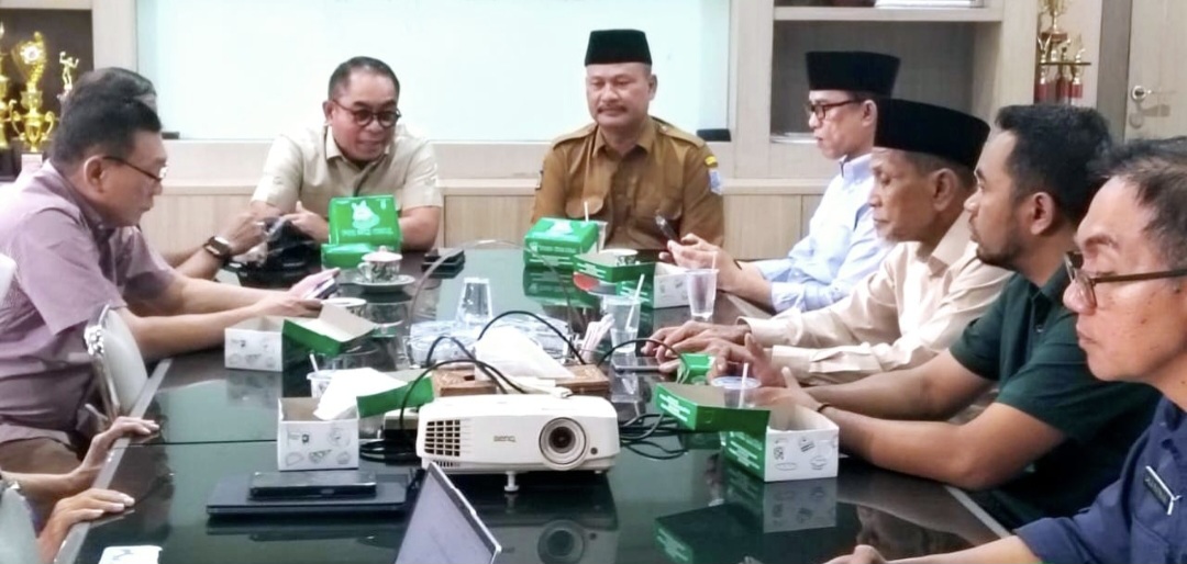 Momen saat rombongan Komisi IV DPRD NTB melakukan pertemuan dengan Dinas PUPR Lombok Barat, 5 Desember 2025 lalu. DPRD minta perbaikan jalan provinsi di Sekotong menjadi prioritas 2026.