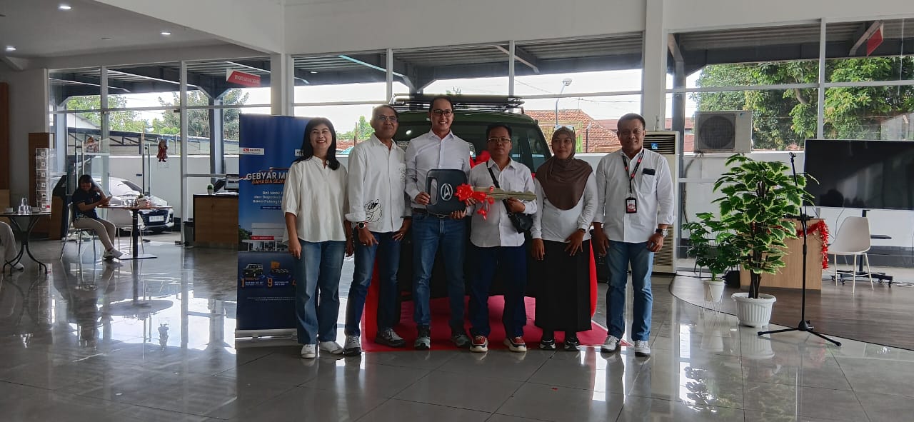 Kisah Iskandar, guru asal Lombok pemenang Gran Max Taft Guy dari Daihatsu. Beli Ayla, dapat hadiah mobil modifikasi eksklusif!Simak kisahnya.
