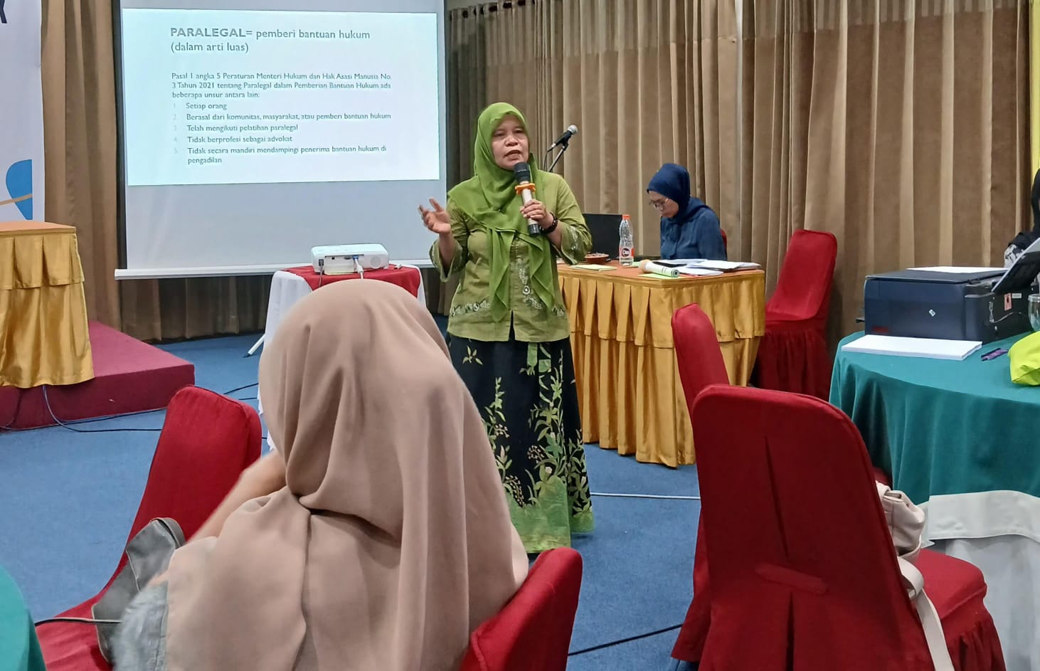 Ketua Badan Eksekutif Komunitas Solidaritas Perempuan (SP) Mataram Ida Hidayati, mengungkapkan bahwa saat ini telah lahir gerakan Paralegal Berbasis Komunitas. Gerakan ini bukan sekadar bantuan hukum.