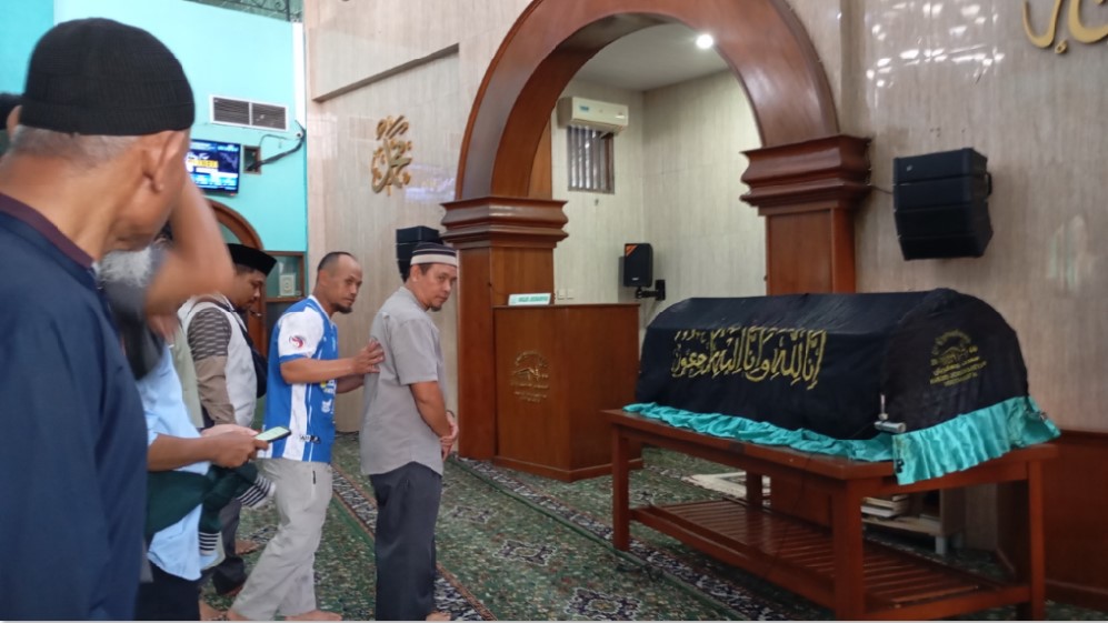 SOSOK VISONER: Jenazah Ustad Muhammad Jazir disemayamkan di Masjid Jogokariyan, Kota Jogja, Senin (22/12).