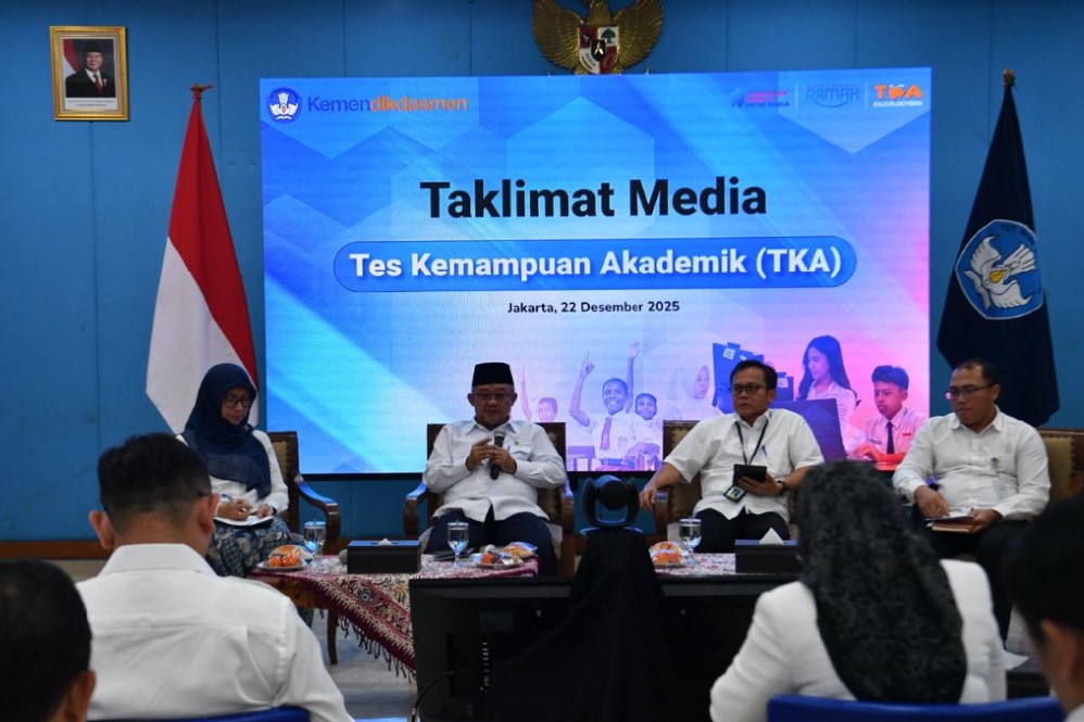 PAPARKAN: Mendikdasmen Abdul Mu