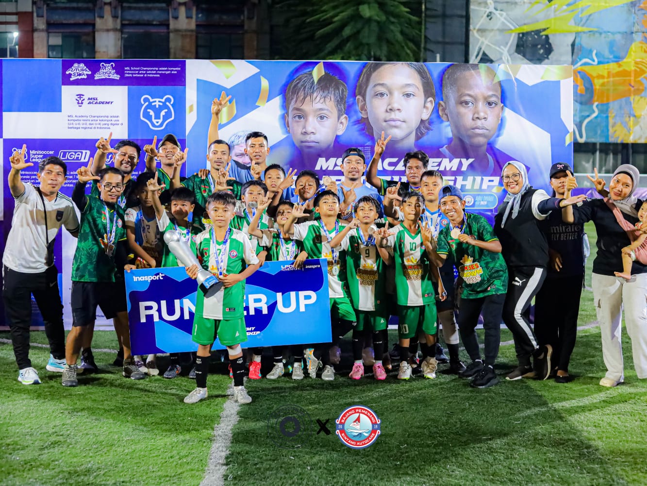 HARUMKAN NAMA DAERAH: Tim SSB Bajang Pemenang Bintang Autocare meraih runner up dalam ajang MSL Championship.