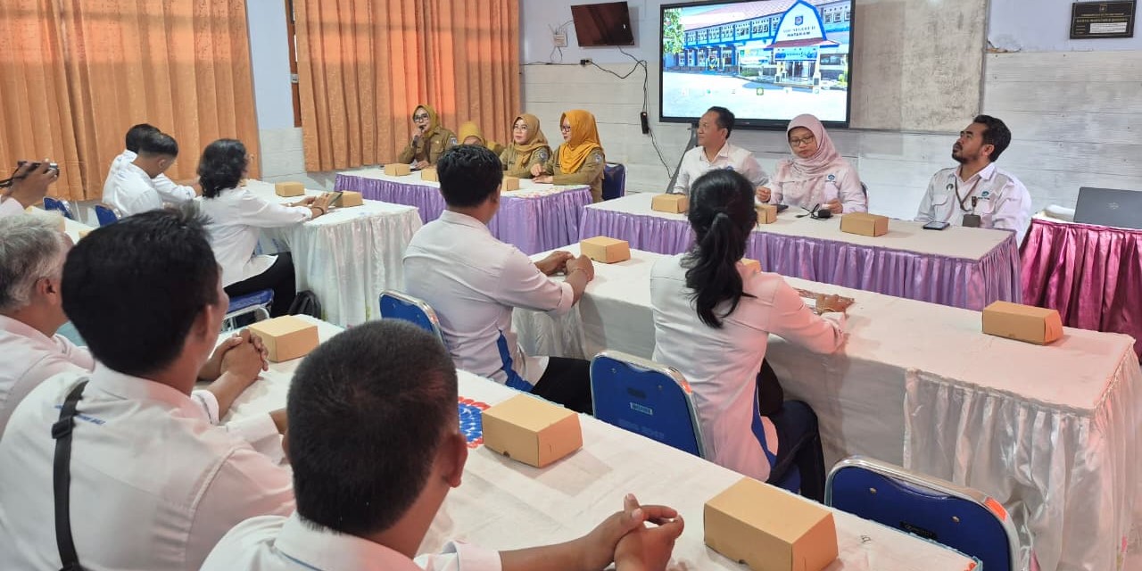 BPMP Bali saat melakukan kunjungan studi tiru ke SMPN 15 Mataram, Senin lalu (22/12). SMPN 15 Mataram jadi rujukan BPMP Bali, program Tumbox hingga Pendidikan Antikorupsi disorot.