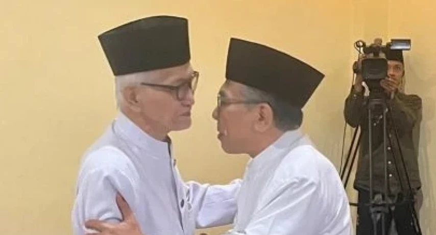 Rais Aam KH Miftachul Akhyar (kiri) dan Ketua Umum PBNU KH Yahya Cholil Staquf dalam pertemuan di Pesantren Lirboyo, Kamis (25/12). (Foto: Istimewa/Pesantren Lirboyo)