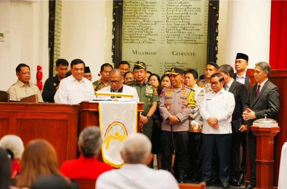 Para pejabat tinggi negara mendatangi Gereja Katedral dan Gereja Immanuel, &nbsp;Jakpus. Kunjungan dilaksanakan menjelang ibadah malam Natal. (Dok. Mabes Polri)