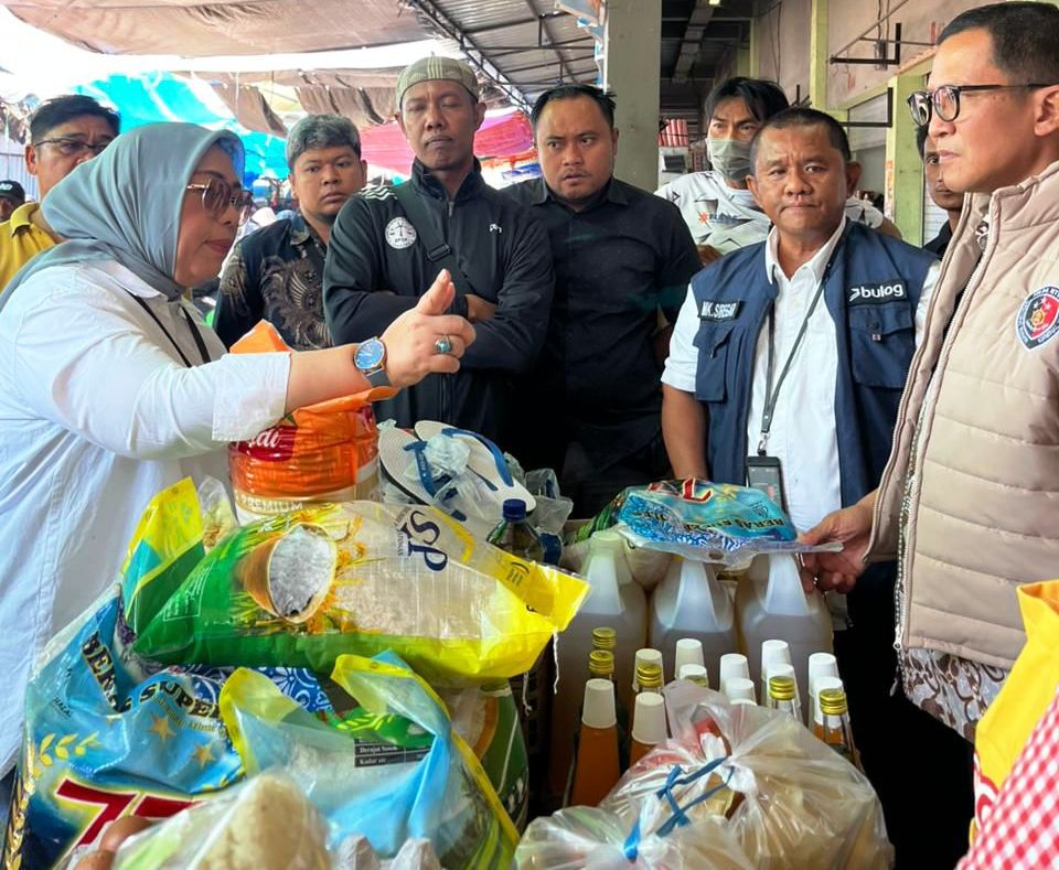 Perum BULOG Wilayah Nusa Tenggara Barat (NTB) memperkuat pengendalian harga dan pasokan bahan pokok menjelang perayaan Natal 2025 dan Tahun Baru 2026 (Nataru).
