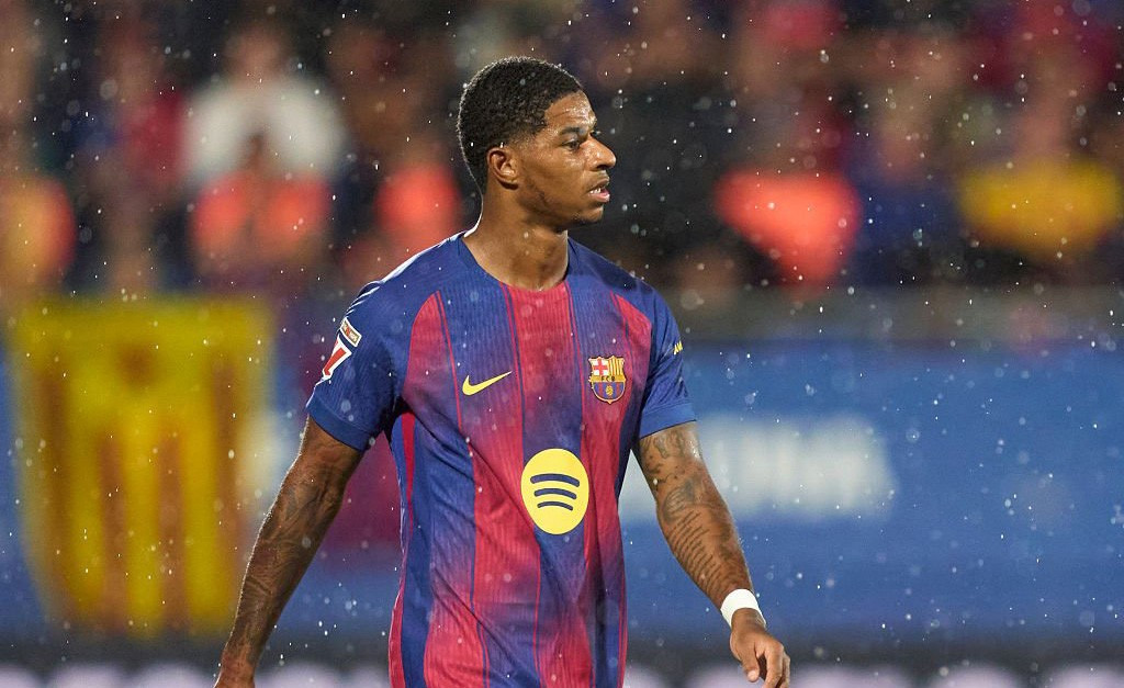 Rashford tutup pintu ke Manchester United dan ingin bertahan di Barcelona lebih lama. Namun masa depan masih terganjal klausul transfer.