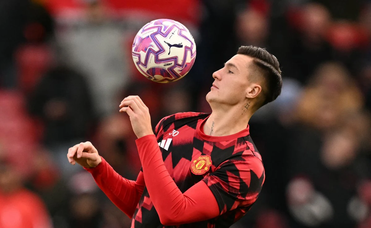 Benjamin Sesko kena kritik Tim Sherwood karena dinilai belum punya kontribusi nyata di Manchester United dan belum menjawab ekspektasi.
