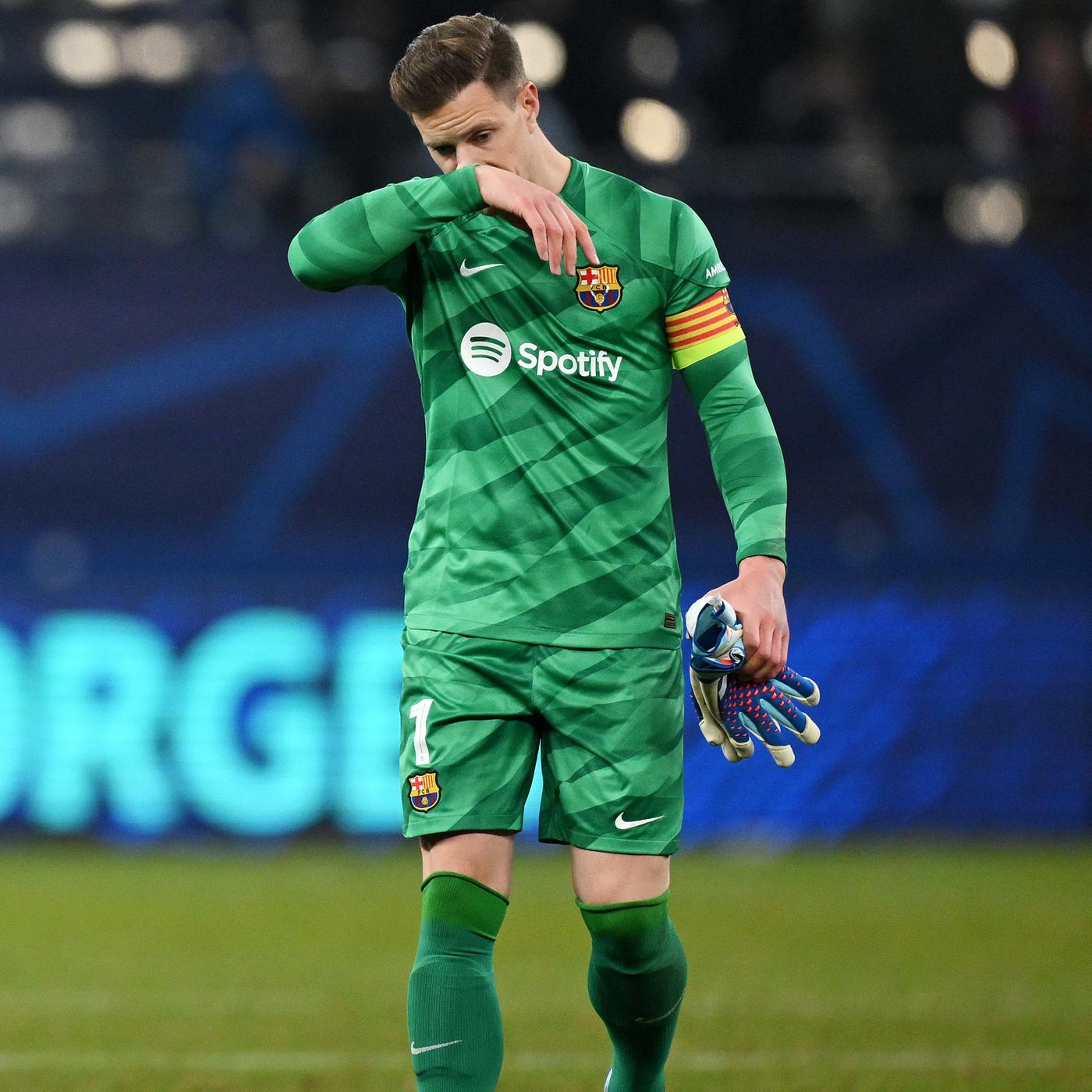 Aston Villa pantau Ter Stegen jelang bursa transfer Januari. Situasi kiper Barcelona jadi sorotan di tengah minim menit bermain.