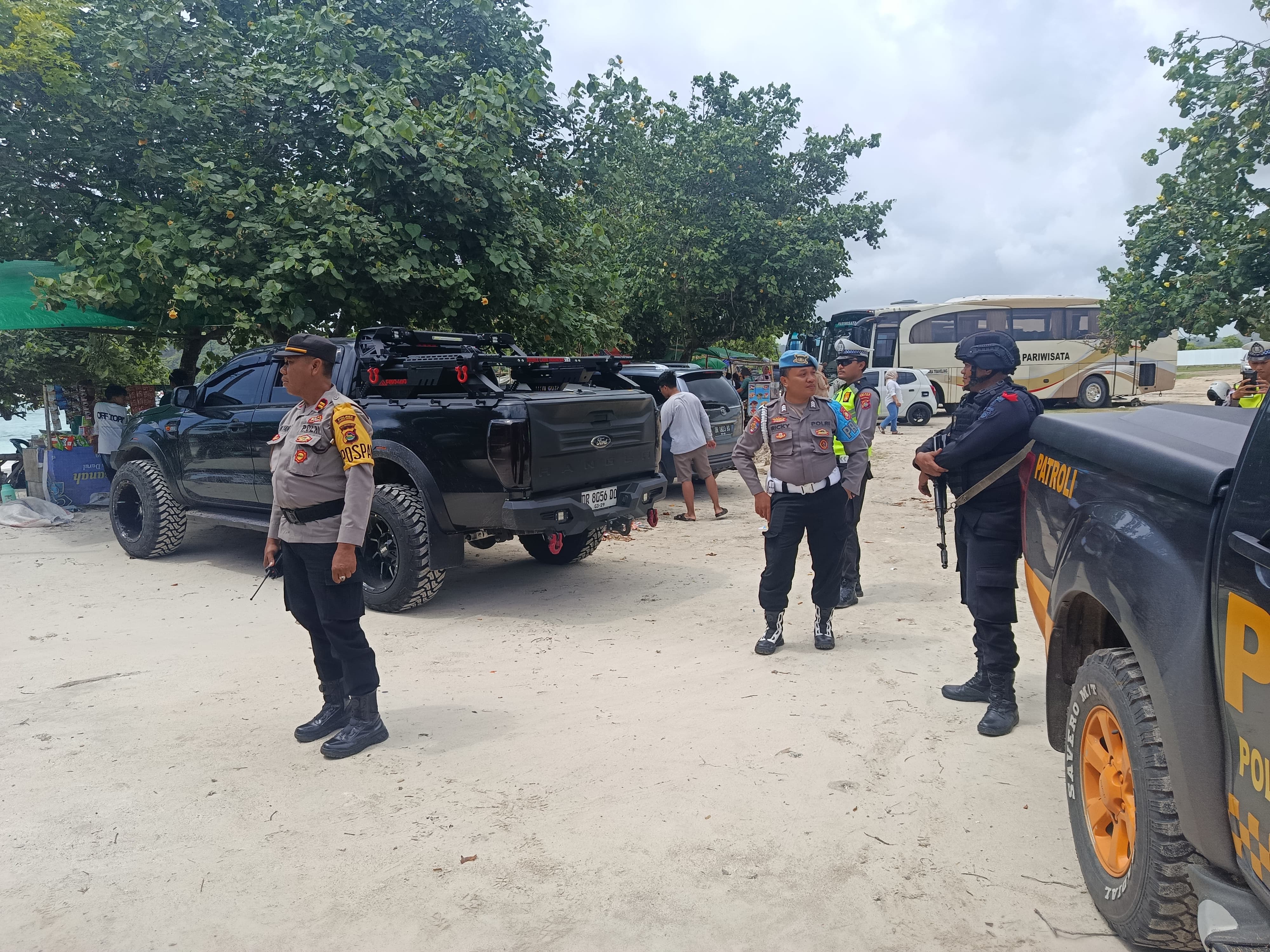 Polres Lombok Tengah meningkatkan pengamanan di sejumlah lokasi wisata yang ada di wilayah Lombok Tengah.