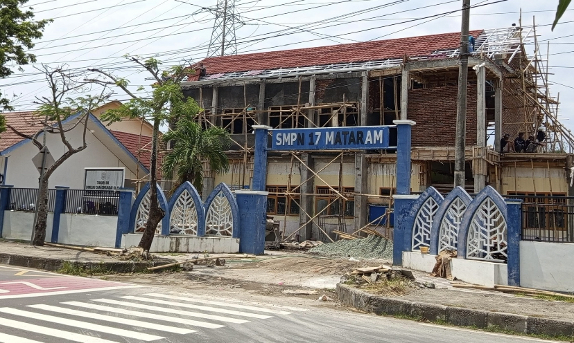 Salah satu proyek sekolah yang belum kelar.