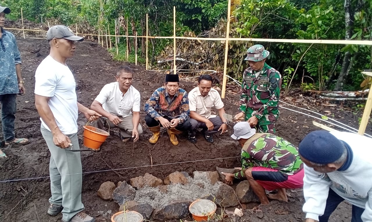 ASET DESA: Peletakan batu pertama pembangunan gerai Koperasi Desa Merah Putih, Desa Rempek Darussalam