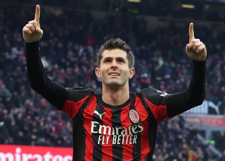 Christian Pulisic, striker AC Milan merayakan golnya ke gawang Hellas Verona.