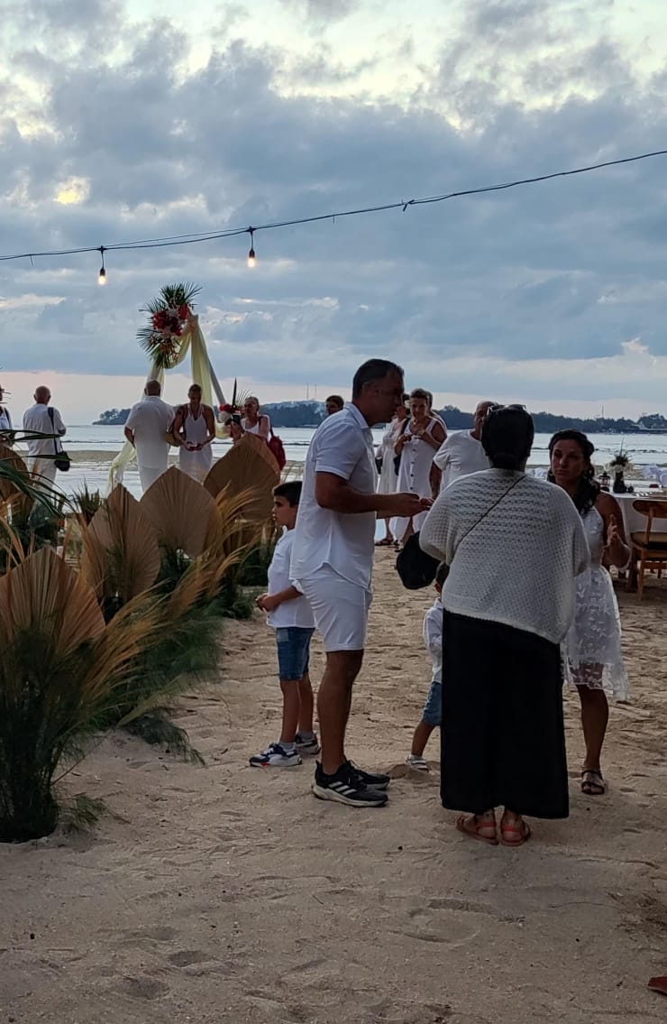 MENURUN: Para wisatawan yang menginap di kawasan wisata Gili Air pada periode libur nataru, belum lama ini
