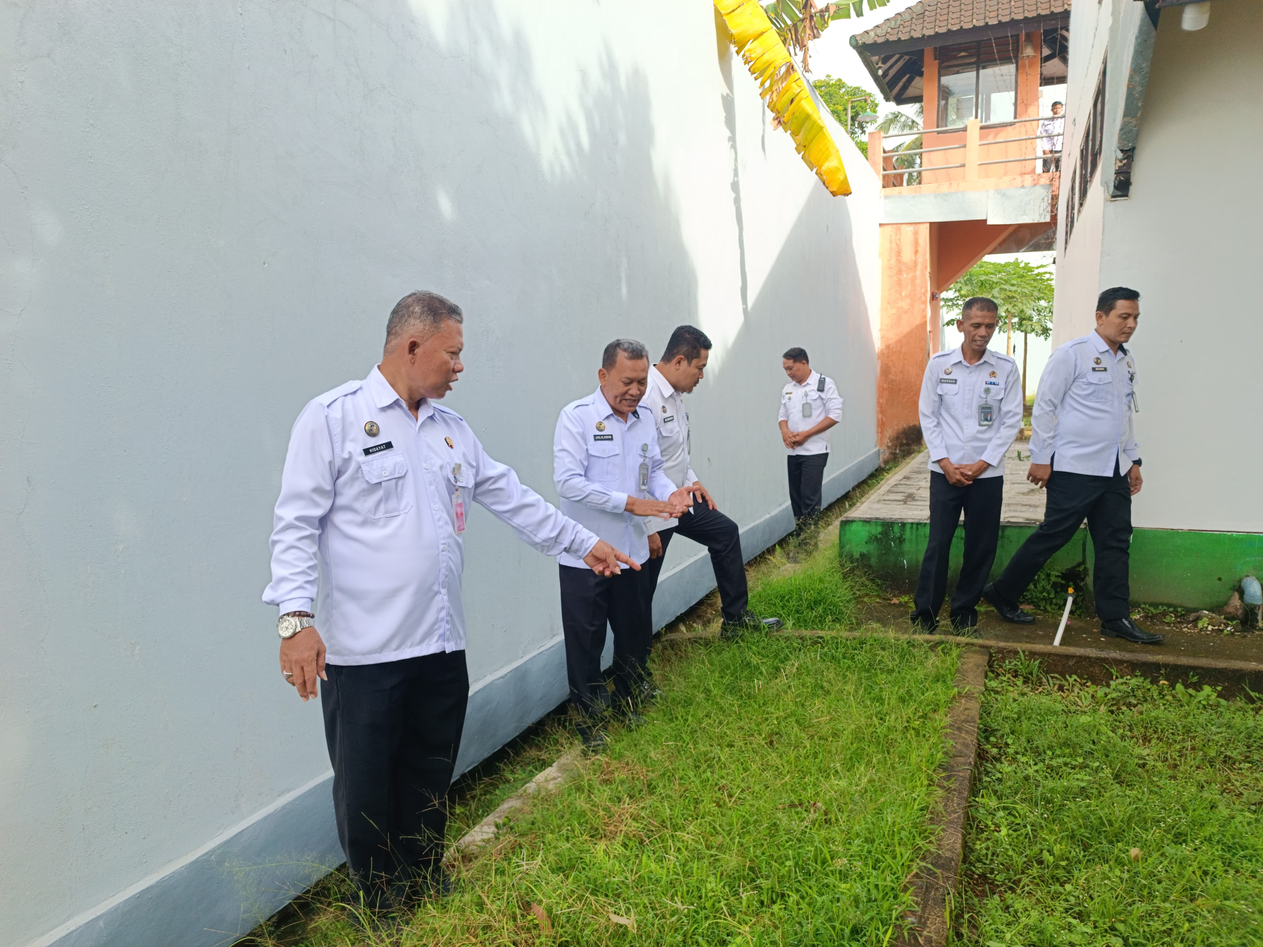 Kepala LPKA Lombok Tengah Hidayat meninjau langsung area sarana pembinaan kemandirian anak binaan.