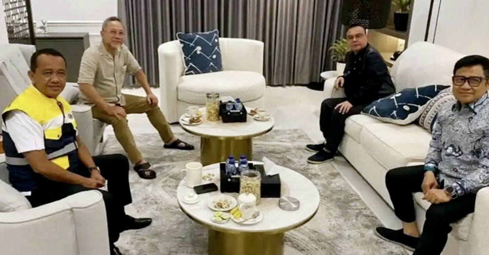 Ketua Umum Golkar Bahlil Lahadalia, Ketua Umum PAN Zulkifli Hasan, Ketua Harian Gerindra Sufmi Dasco Ahmad, dan Ketua Umum PKB Muhaimin Iskandar berkumpul di kediaman Bahlil di Jakarta Senin (29/12).
