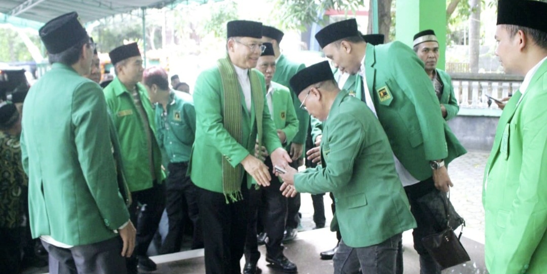 Para kader PPP menyambut kedatangan Ketua Umum PPP Muhamad Mardiono dalam acara Muswil ke-9 DPW PPP NTB, Rabu pekan lalu (24/12).