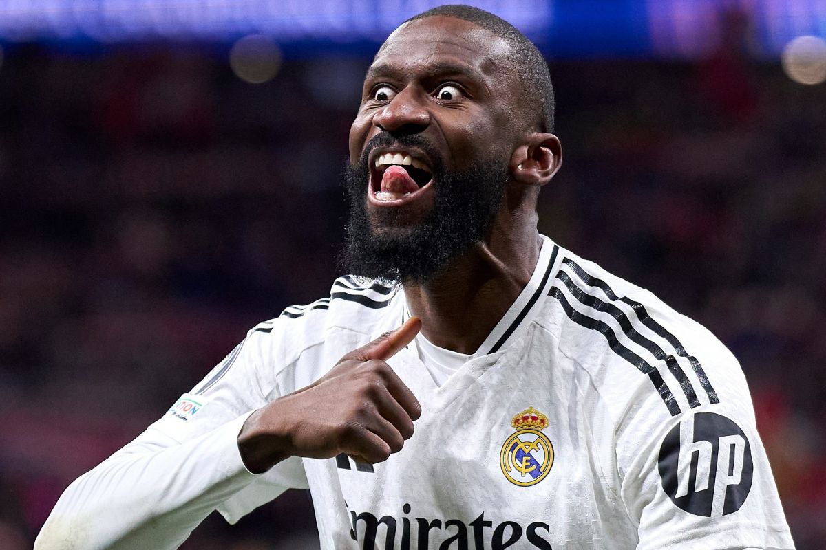 PSG dan Chelsea sama-sama mengintai Antonio R&uuml;diger. Bek Real Madrid itu kembali jadi rebutan panas bursa transfer Eropa.