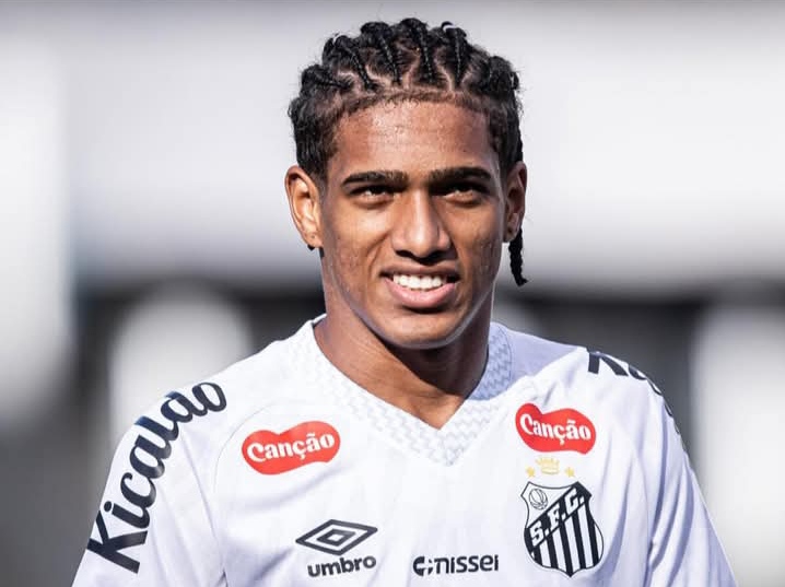 Bek kiri Santos Victor Souza yang didekati AC Milan.