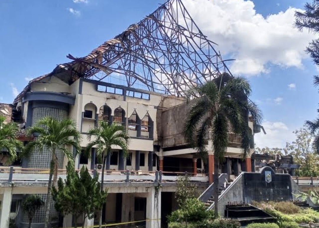 Kantor DPRD NTB yang dibakar massa aksi pada 30 Agustus lalu akan dibangun total oleh Kementrian PU tahun 2026.