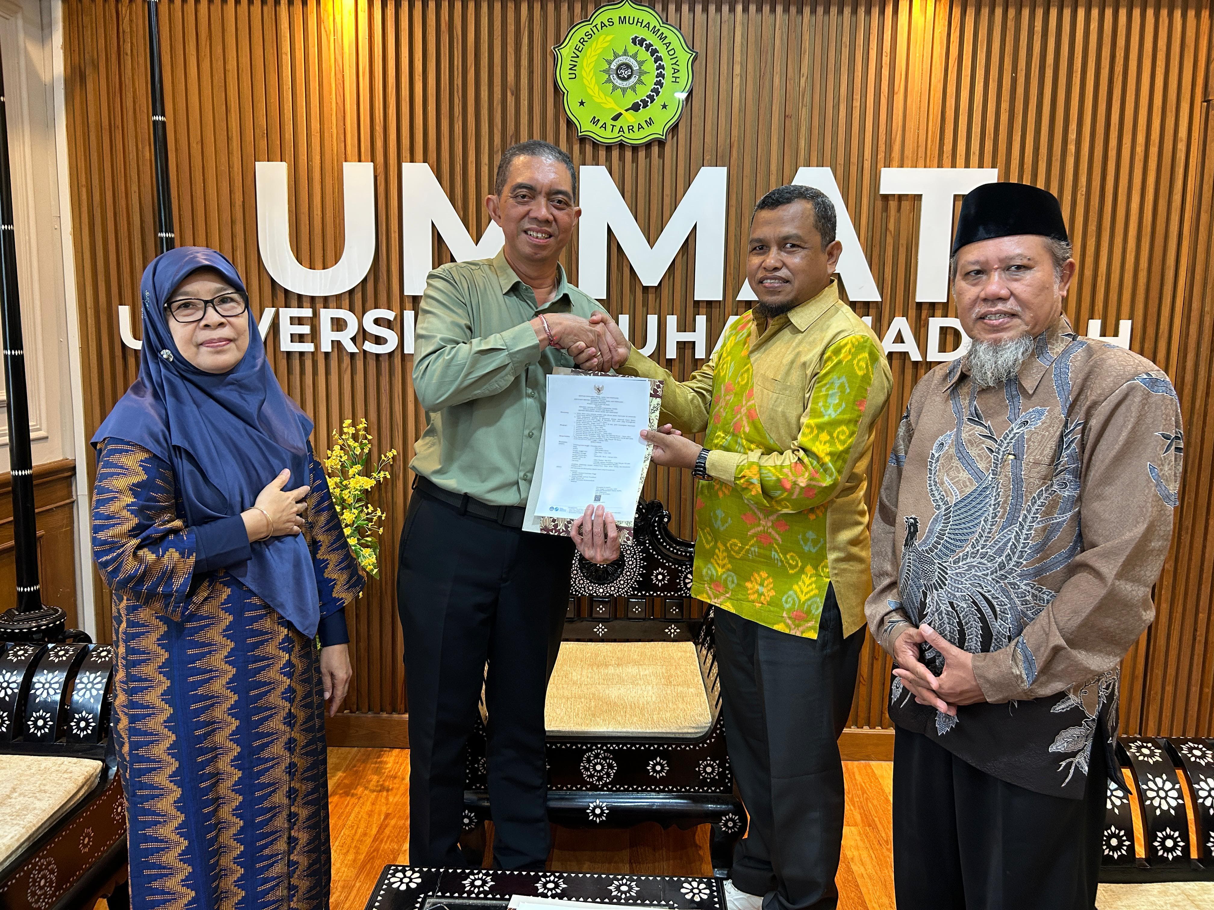 Universitas Muhammadiyah Mataram menambah guru besar.