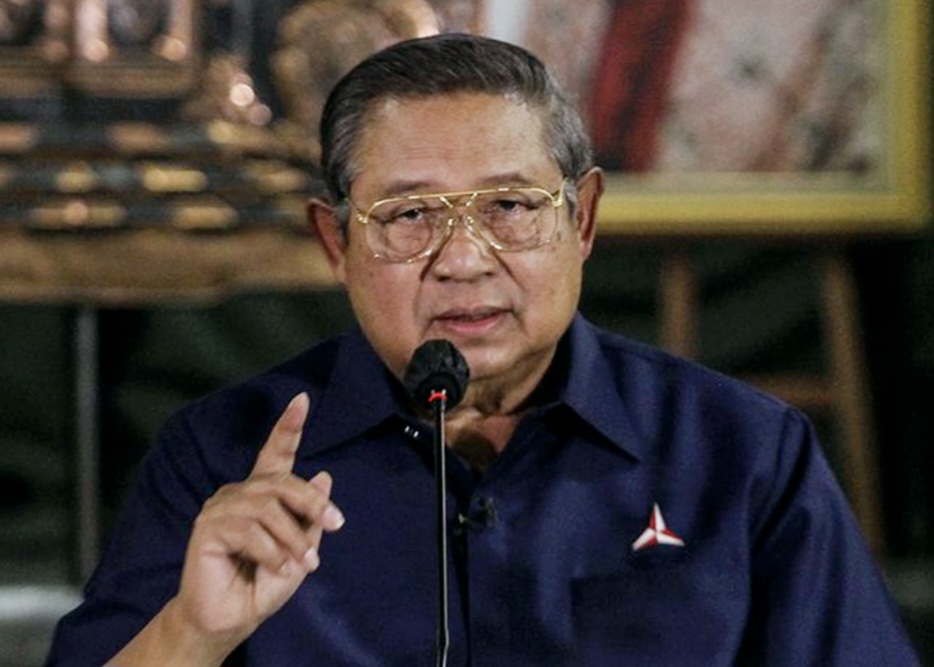 Mantan Presiden Susilo Bambang Yudhoyono (SBY) mempertimbangkan untuk mengambil langkah hukum setelah dikaitkan dalam polemik isu ijazah palsu Mantan Presiden Jokowi.
