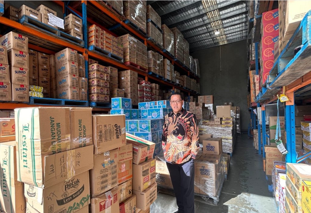 GELUTI BISNIS F&B: Antonius Auwyang di salah satu warehouse miliknya di Lidcombe, New South Wales, Australia.