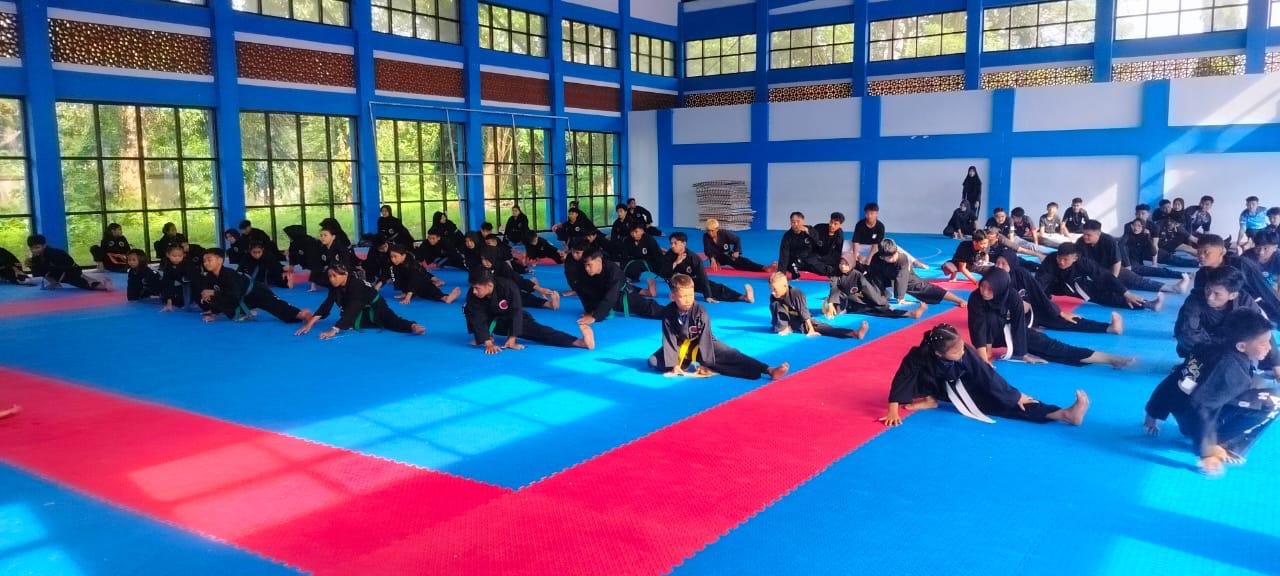 LATIHAN GABUNGAN: Ratusan atlet hapkido mengikuti latihan gabungan yang digelar Pengprov HI NTB, belum lama ini.