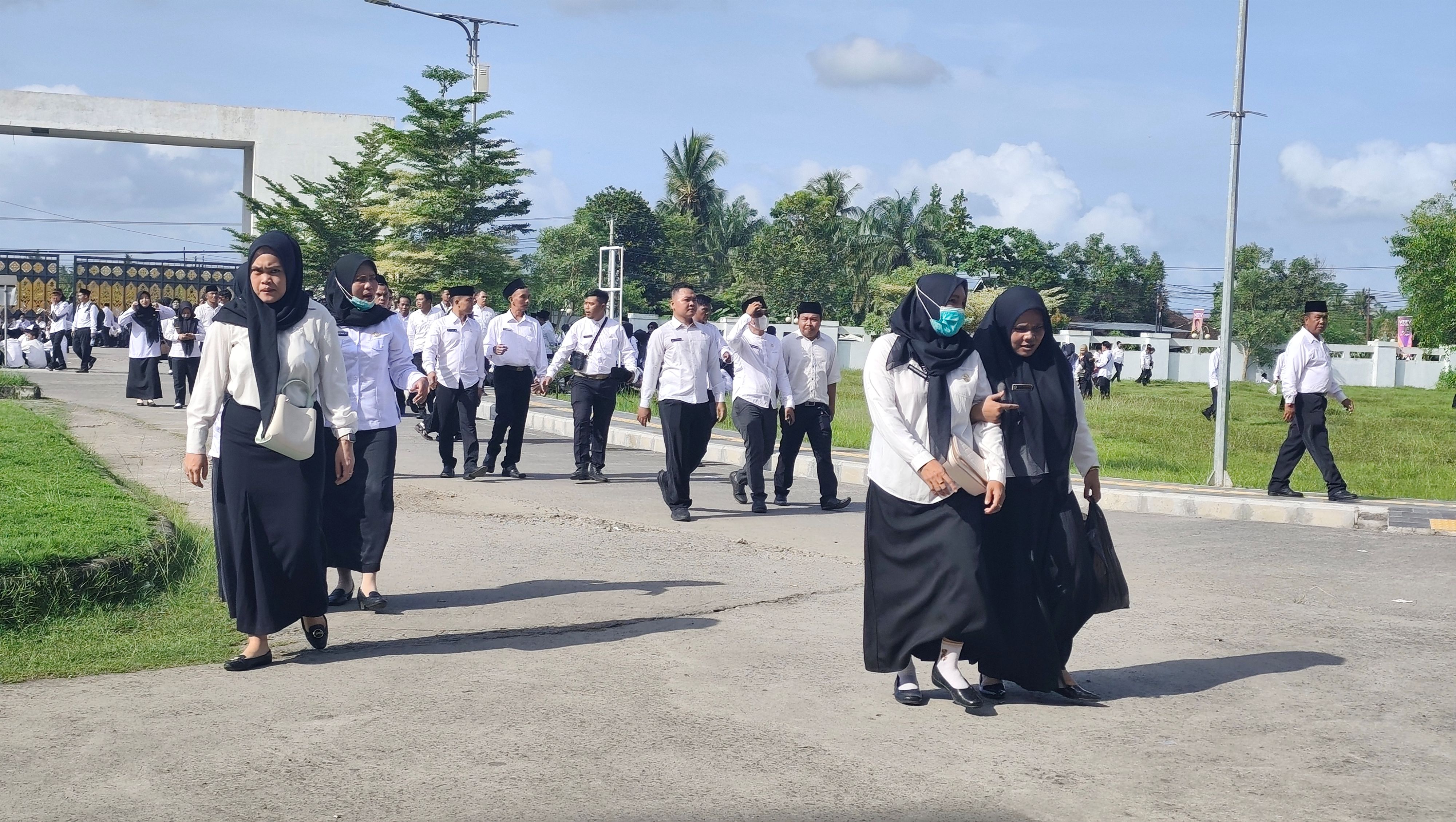 Sebanyak 4.540 honorer telah menerima SK Pengangkatan PPPK paro waktu dari pemkab Lombok Tengah