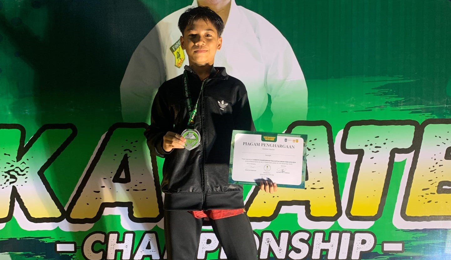 Siswa SMPN 15 Mataram Lalu Irfan Yogi Alfareza berhasil meraih Juara 2 Kejuaraan Karate Championship Piala Ketua Umum Forki NTB 2025 di GOR 17 Desember, Turida, Mataram.